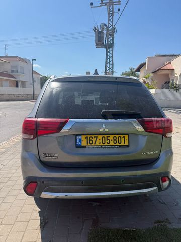 מיצובישי אאוטלנדר