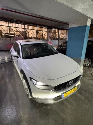 מודעת רכב מאזדה CX-30