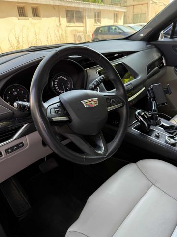 קאדילק XT4