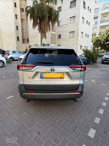 טויוטה RAV4