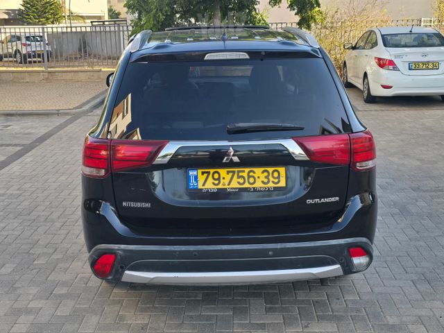 מיצובישי אאוטלנדר
