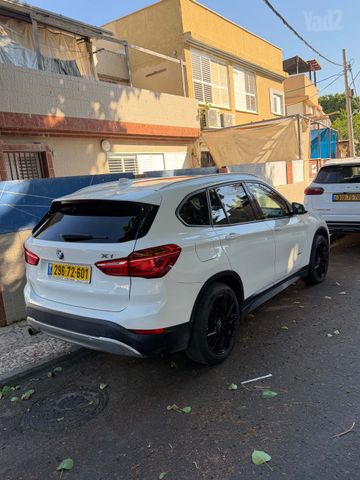 ב מ וו X1