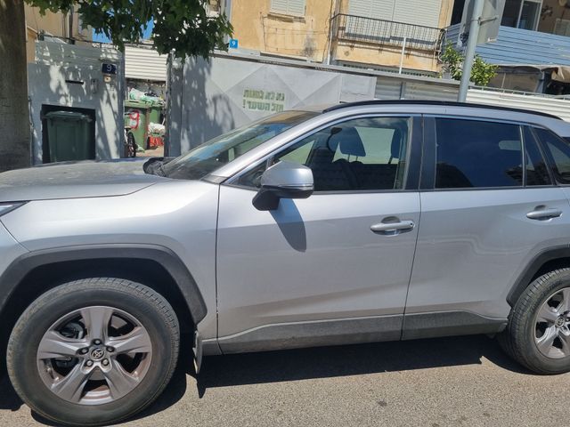 טויוטה RAV4