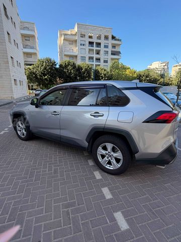 מודעת רכב טויוטה RAV4