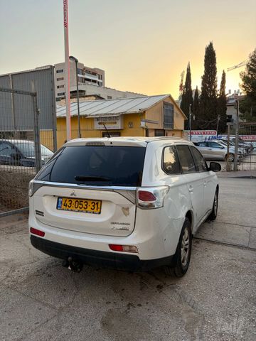 מיצובישי אאוטלנדר