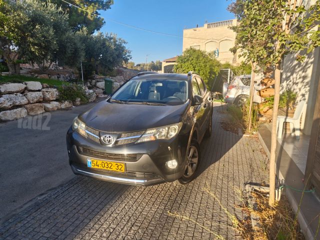 טויוטה RAV4