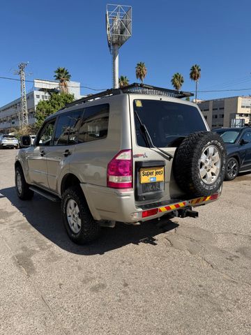 מיצובישי פג'רו