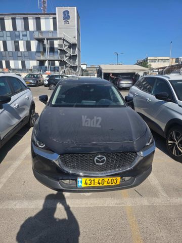 מודעת רכב מאזדה CX-30