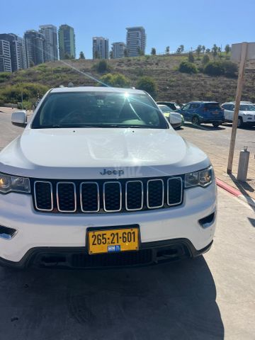 מודעת רכב ג'יפ גרנד צ'ירוקי