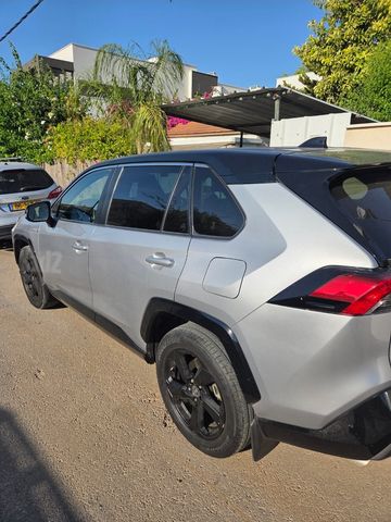 מודעת רכב טויוטה RAV4