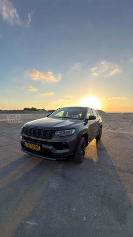מודעת רכב ג'יפ קומפאס