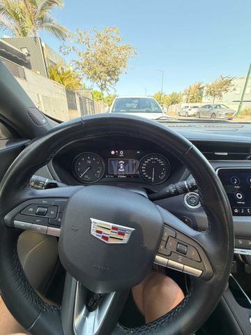 קאדילק XT4
