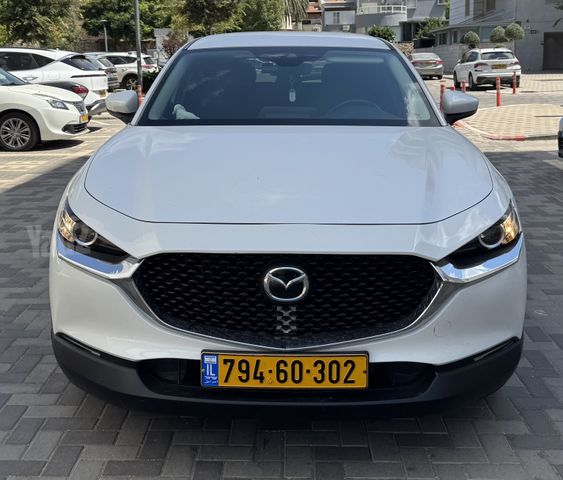 מודעת רכב מאזדה CX-30
