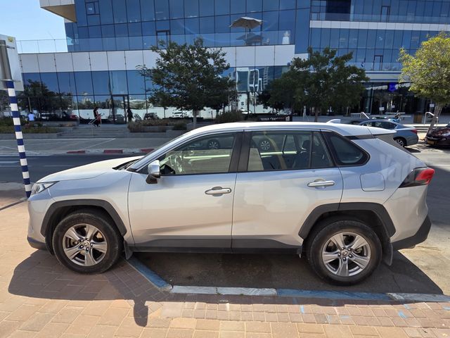 טויוטה RAV4