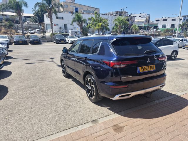מיצובישי אאוטלנדר