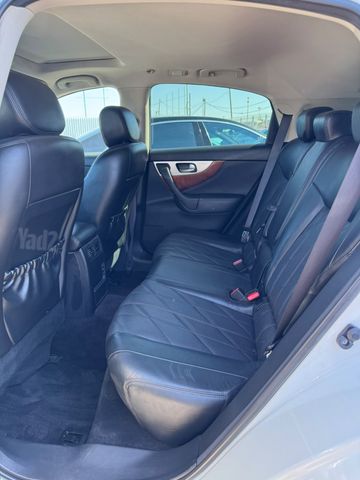 אינפיניטי QX70
