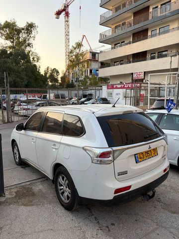 מיצובישי אאוטלנדר