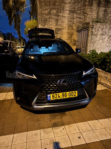 מודעת רכב לקסוס UX