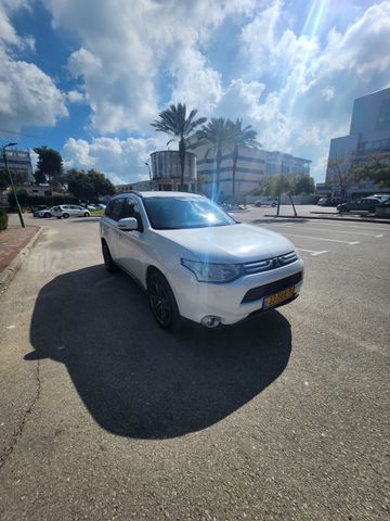 מיצובישי אאוטלנדר
