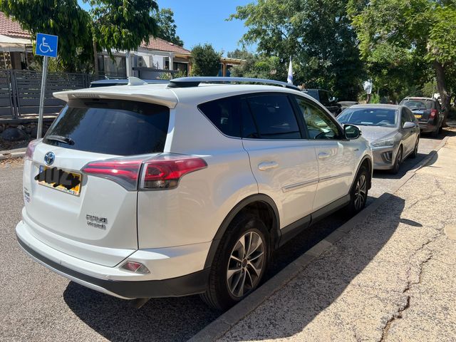 טויוטה RAV4