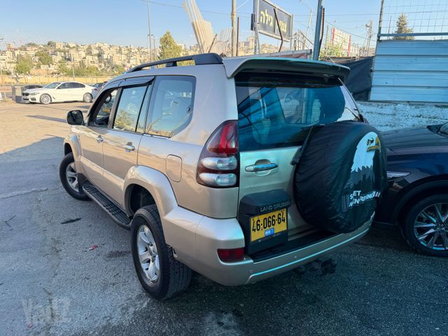טויוטה לנד קרוזר