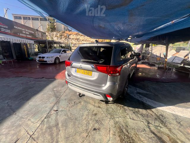 מיצובישי אאוטלנדר