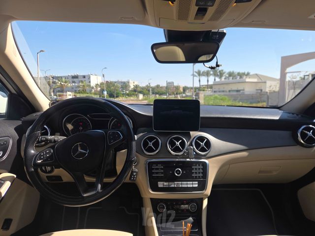 מרצדס-בנץ GLA