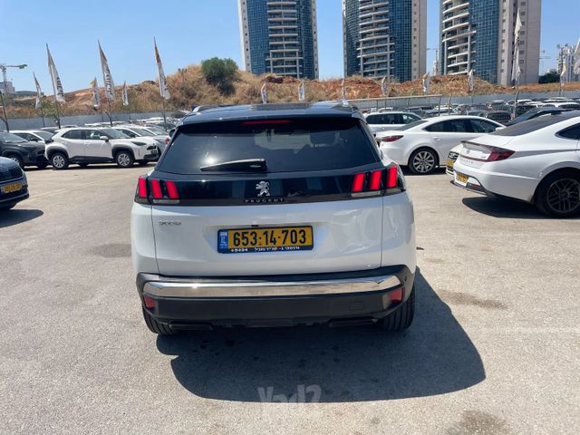 פיג'ו 3008
