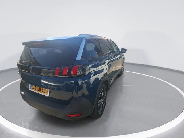 פיג'ו 5008