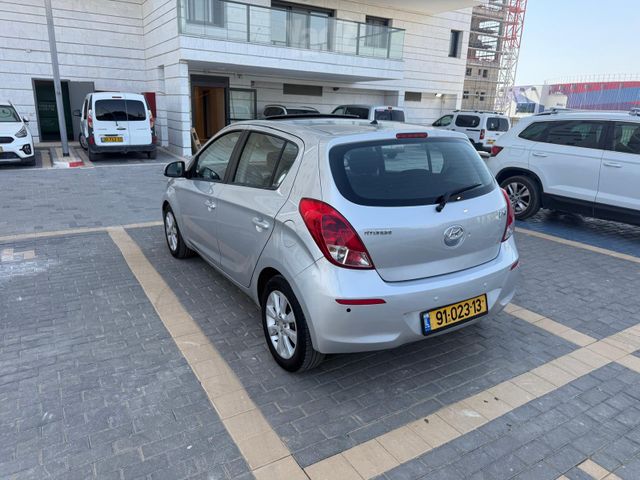יונדאי i20