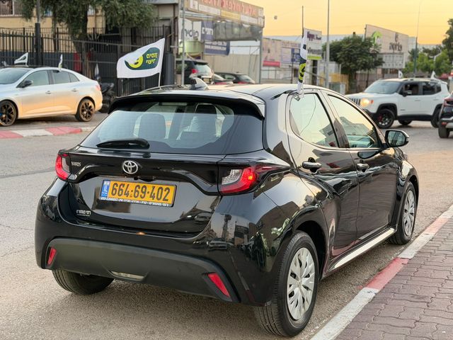 טויוטה יאריס