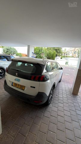 פיג'ו 5008