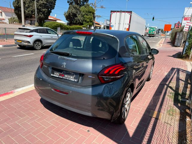 פיג'ו 208