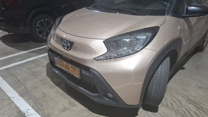 טויוטה אייגו X