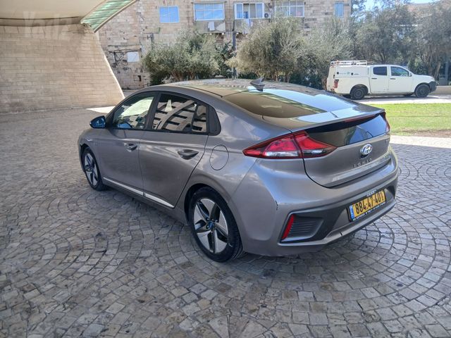יונדאי איוניק