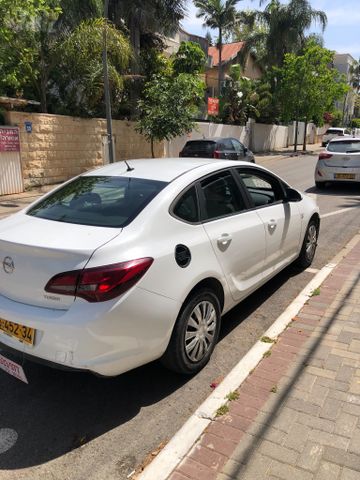 אופל אסטרה