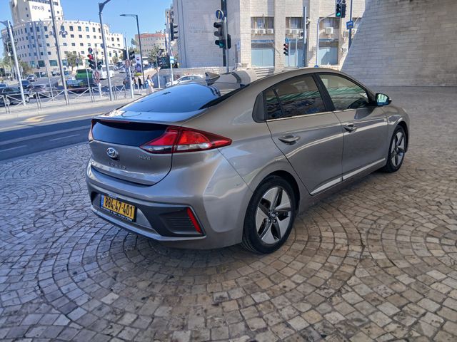 יונדאי איוניק