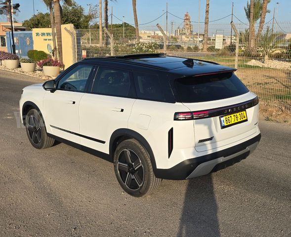 ג'אקו J7