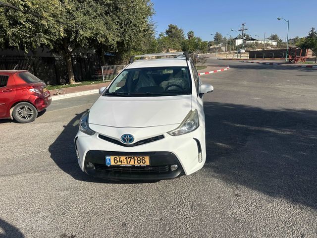 טויוטה פריוס פלוס
