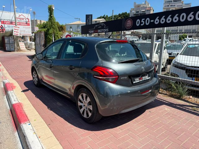 פיג'ו 208
