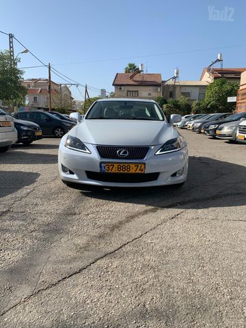 לקסוס IS