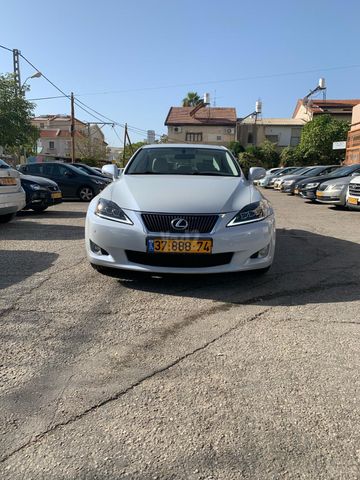 לקסוס IS