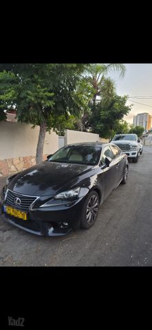 מודעת רכב לקסוס IS