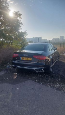 מודעת רכב אאודי A4