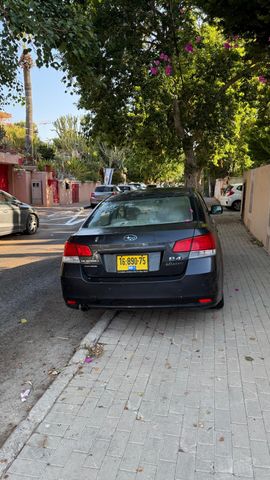 סובארו B4/לגאסי