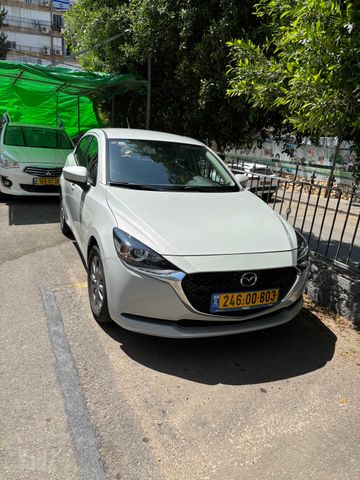 מודעת רכב מאזדה 2