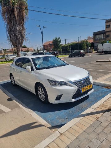 מודעת רכב לקסוס CT
