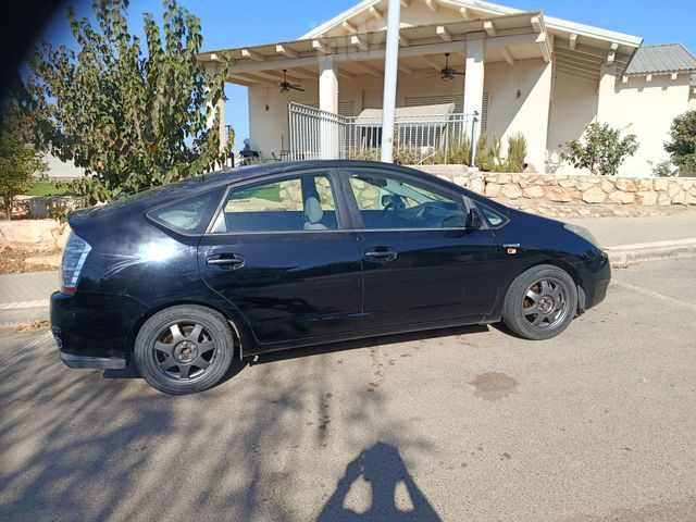 טויוטה פריוס