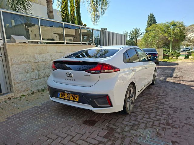 יונדאי איוניק