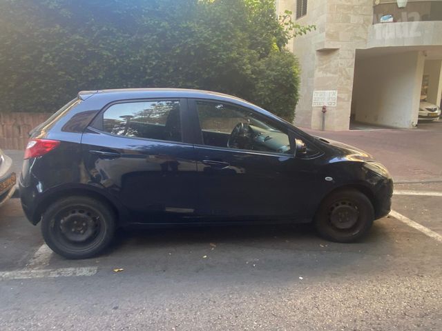 מודעת רכב מאזדה 2